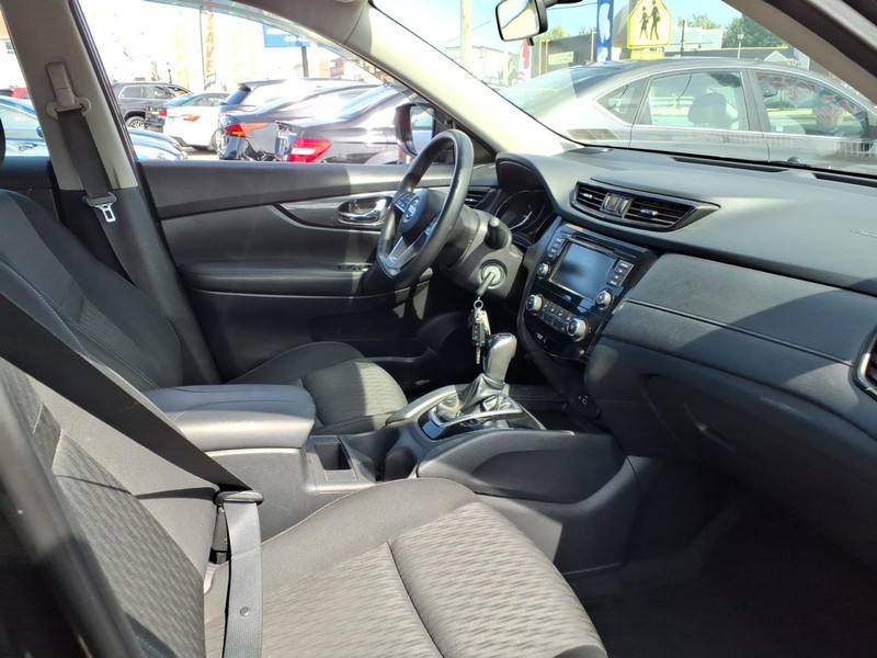 Nissan Rogue Vehicle Full-screen Gallery Image 20