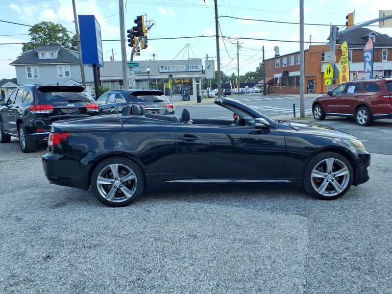 Lexus IS 250C Vehicle Full-screen Gallery Image 04
