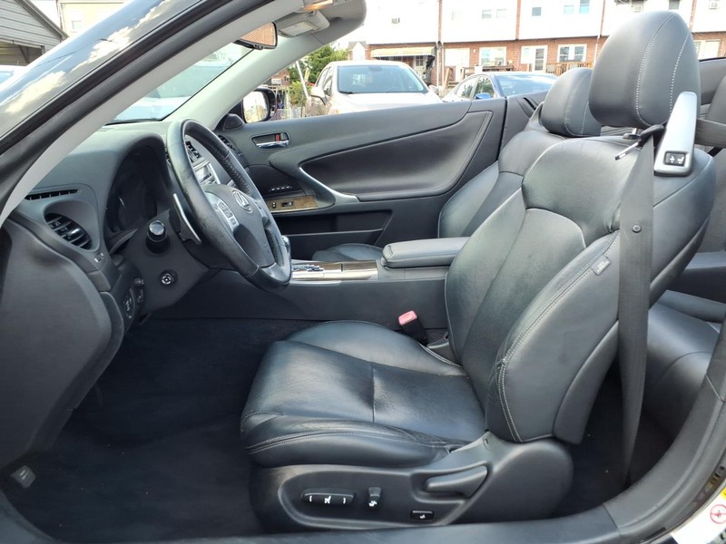 Lexus IS 250C Vehicle Full-screen Gallery Image 08