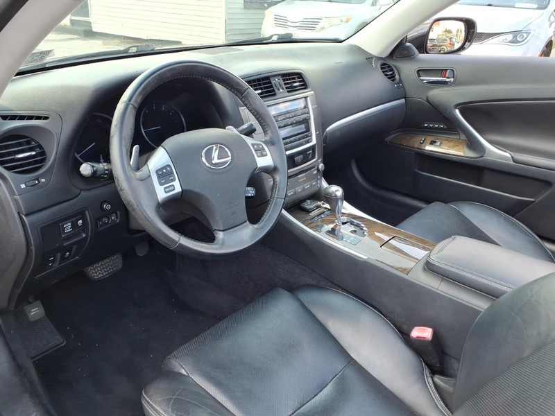 Lexus IS 250C Vehicle Full-screen Gallery Image 09