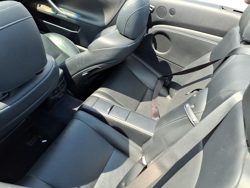 Lexus IS 250C Vehicle Full-screen Gallery Image 11