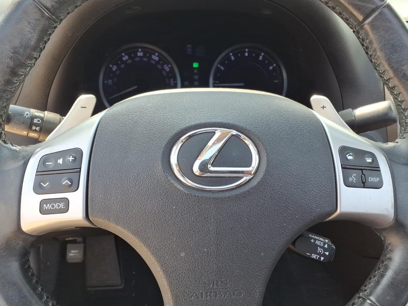 Lexus IS 250C Vehicle Full-screen Gallery Image 16