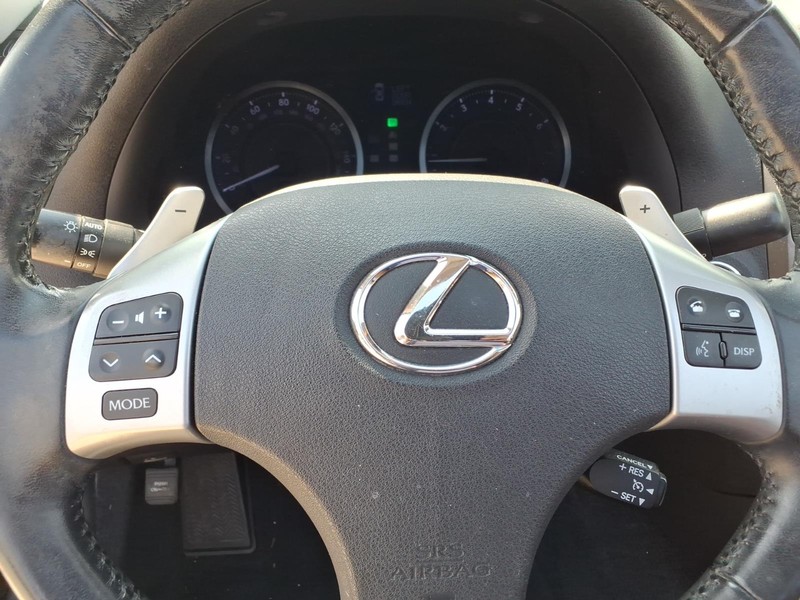 Lexus IS 250C Vehicle Full-screen Gallery Image 18