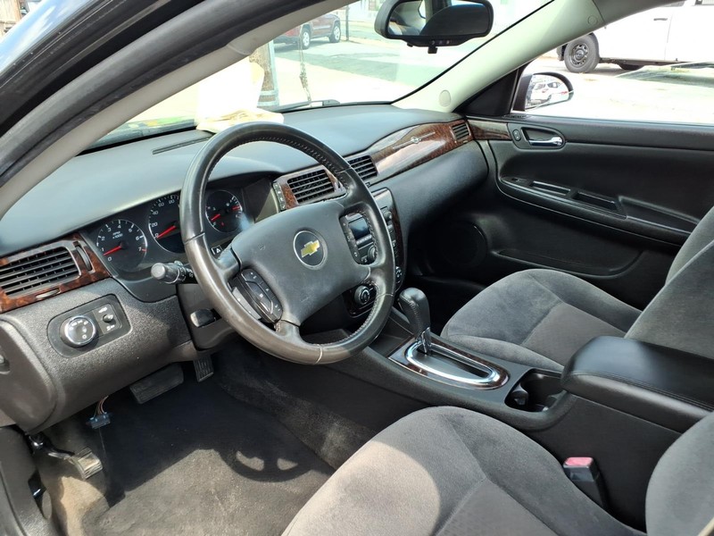 Chevrolet Impala Vehicle Full-screen Gallery Image 10
