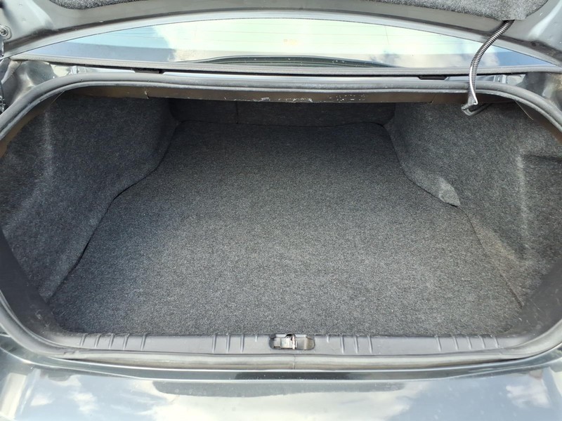 Chevrolet Impala Vehicle Full-screen Gallery Image 15