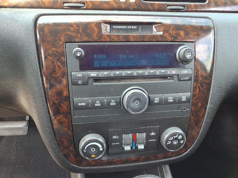 Chevrolet Impala Vehicle Full-screen Gallery Image 18