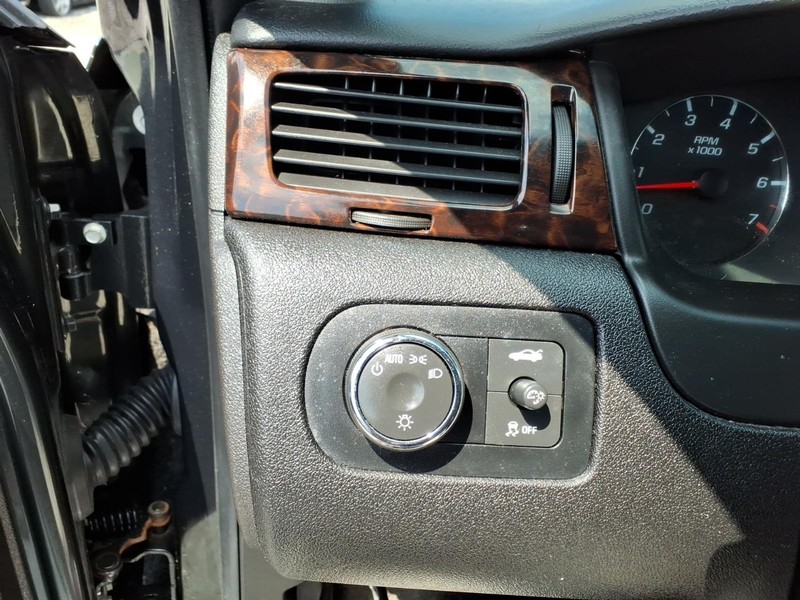 Chevrolet Impala Vehicle Full-screen Gallery Image 20