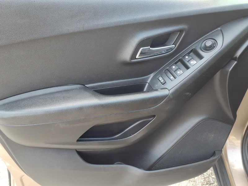 Chevrolet Trax Vehicle Full-screen Gallery Image 12