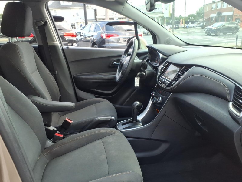 Chevrolet Trax Vehicle Full-screen Gallery Image 16