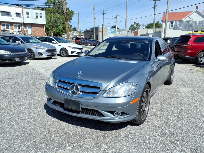 Mercedes-Benz S-Class Vehicle Full-screen Gallery Image 02