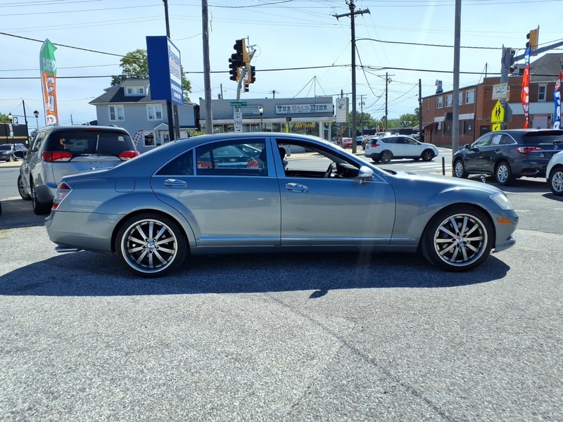 Mercedes-Benz S-Class Vehicle Full-screen Gallery Image 05