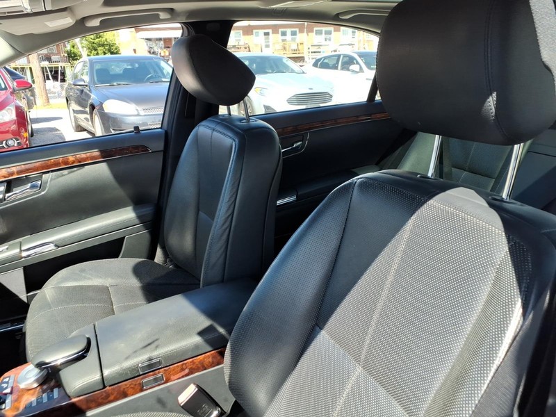 Mercedes-Benz S-Class Vehicle Full-screen Gallery Image 10