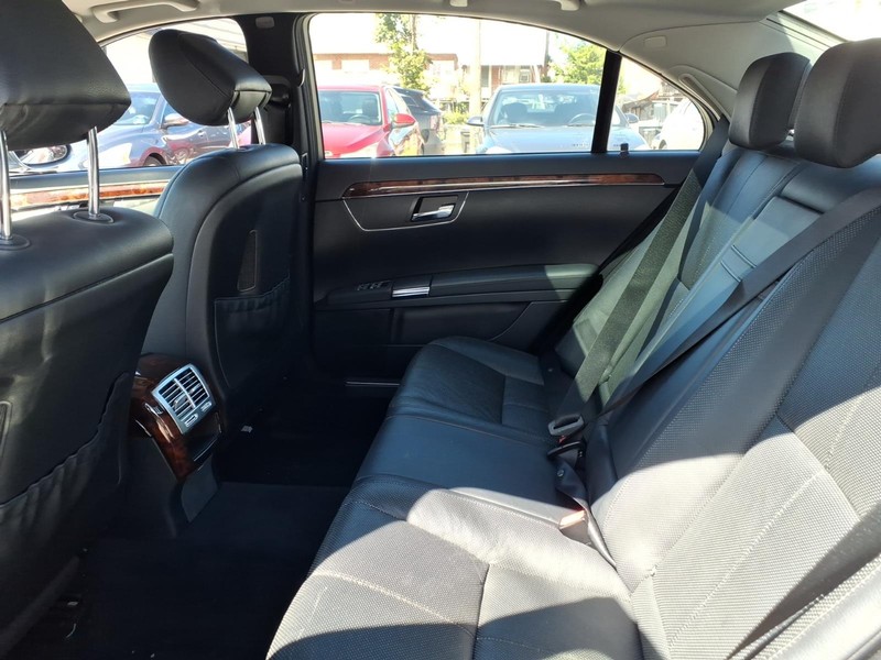 Mercedes-Benz S-Class Vehicle Full-screen Gallery Image 14