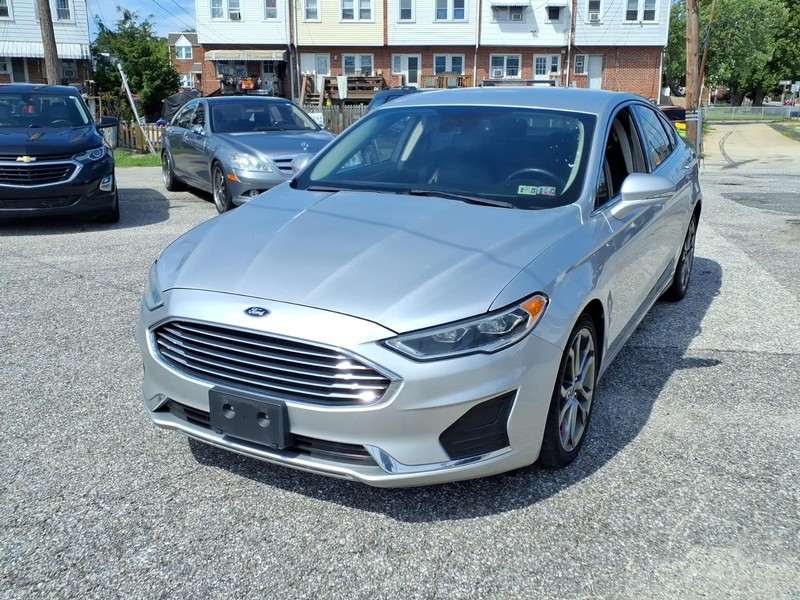 Ford Fusion Vehicle Full-screen Gallery Image 02