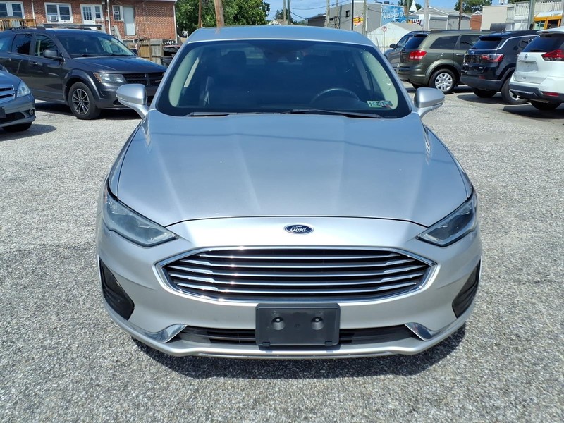 Ford Fusion Vehicle Full-screen Gallery Image 03