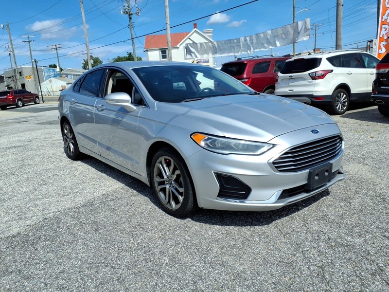 Ford Fusion Vehicle Full-screen Gallery Image 04