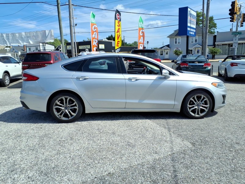 Ford Fusion Vehicle Full-screen Gallery Image 05