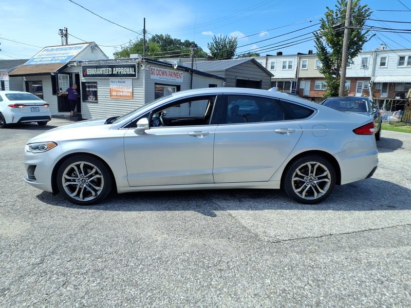 Ford Fusion Vehicle Full-screen Gallery Image 06