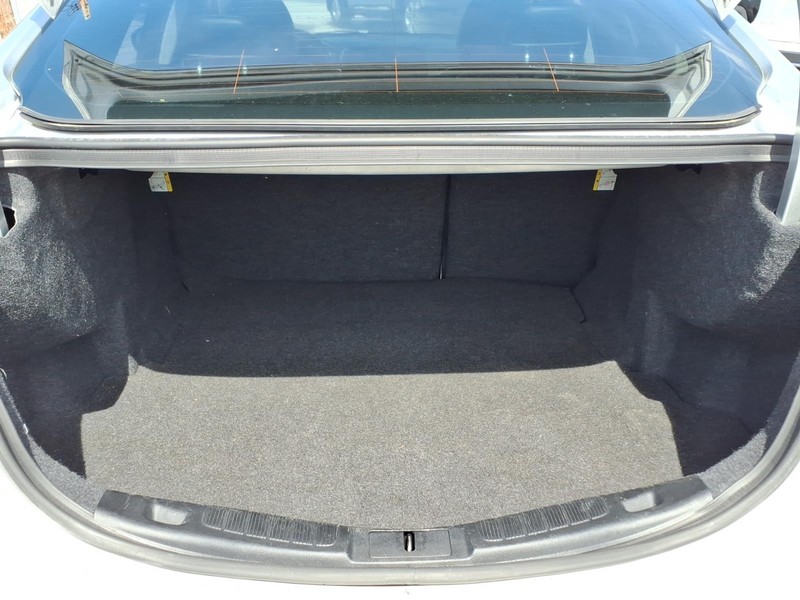Ford Fusion Vehicle Full-screen Gallery Image 11