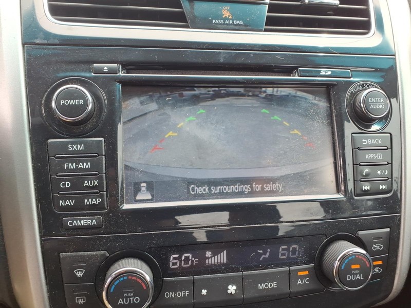 Nissan Altima Vehicle Full-screen Gallery Image 14