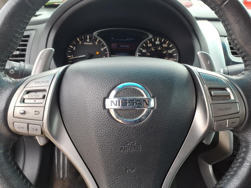 Nissan Altima Vehicle Full-screen Gallery Image 15