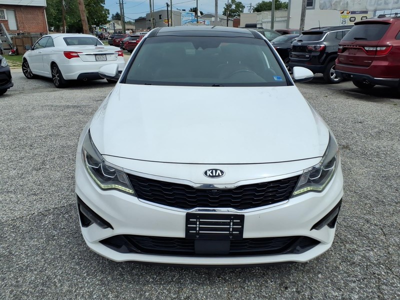 Kia Optima Vehicle Full-screen Gallery Image 03