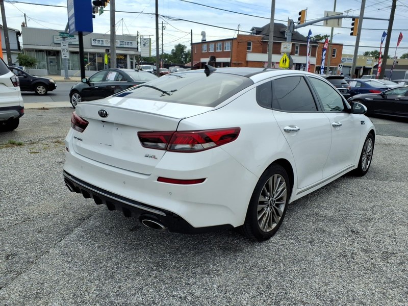 Kia Optima Vehicle Full-screen Gallery Image 06