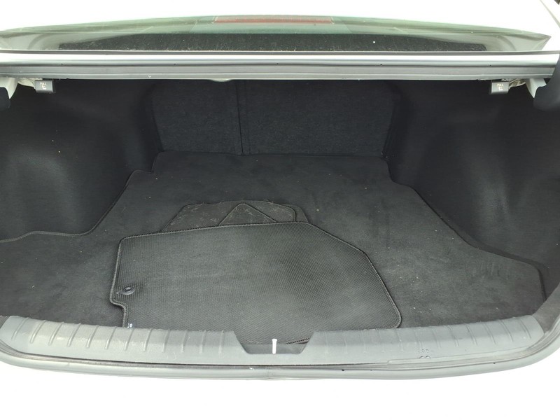 Kia Optima Vehicle Full-screen Gallery Image 15