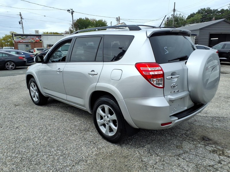 Toyota RAV4 Vehicle Full-screen Gallery Image 07