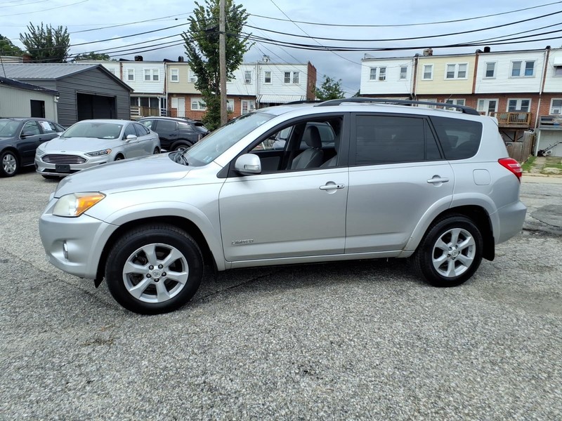 Toyota RAV4 Vehicle Full-screen Gallery Image 08