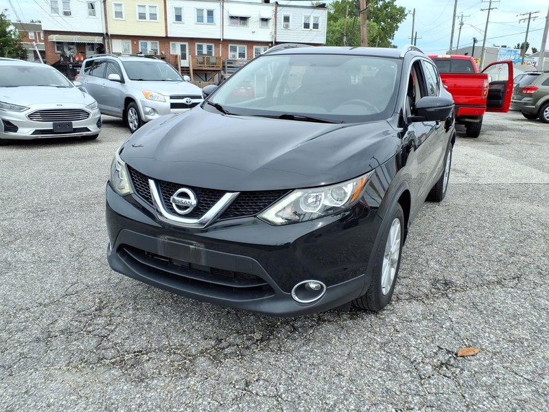 Nissan Rogue Sport Vehicle Full-screen Gallery Image 02