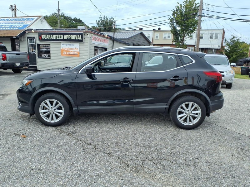 Nissan Rogue Sport Vehicle Full-screen Gallery Image 07