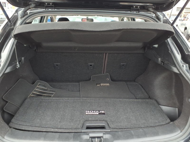 Nissan Rogue Sport Vehicle Full-screen Gallery Image 13