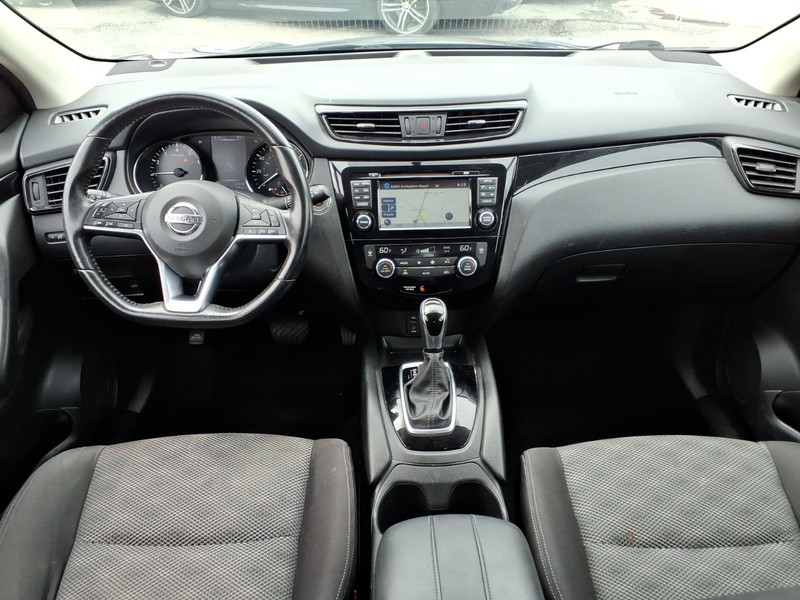 Nissan Rogue Sport Vehicle Full-screen Gallery Image 16