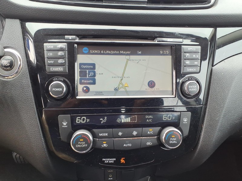 Nissan Rogue Sport Vehicle Full-screen Gallery Image 17