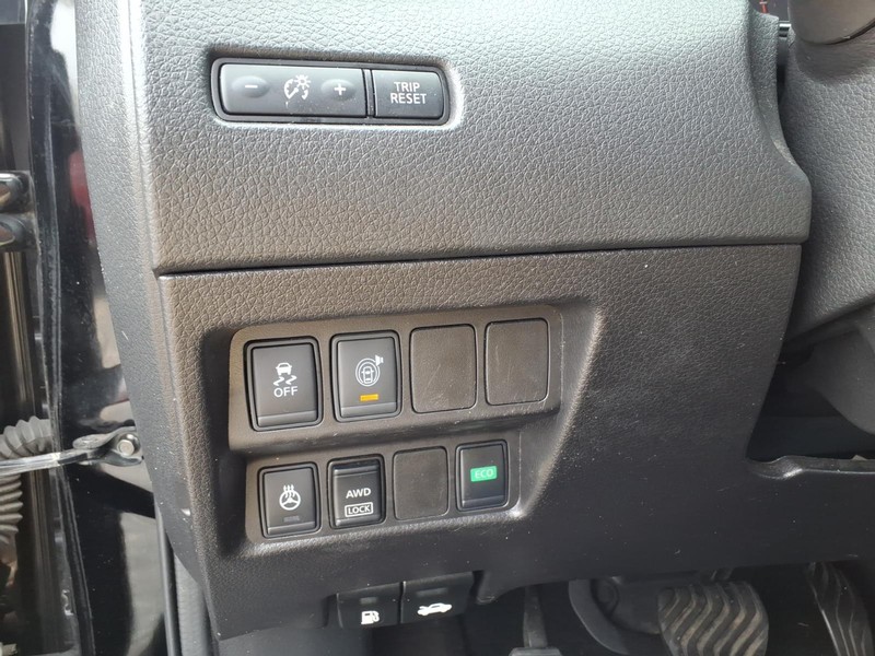 Nissan Rogue Sport Vehicle Full-screen Gallery Image 18