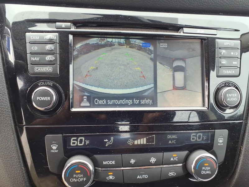Nissan Rogue Sport Vehicle Full-screen Gallery Image 19