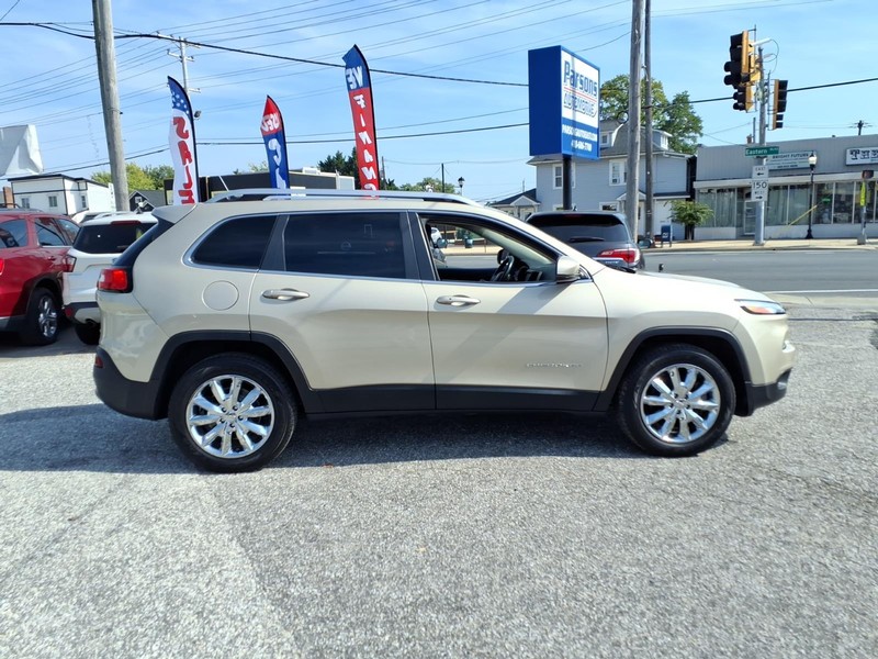 Jeep Cherokee Vehicle Full-screen Gallery Image 05
