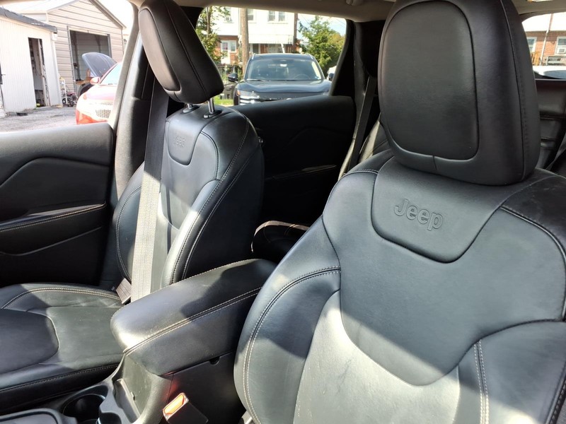 Jeep Cherokee Vehicle Full-screen Gallery Image 11