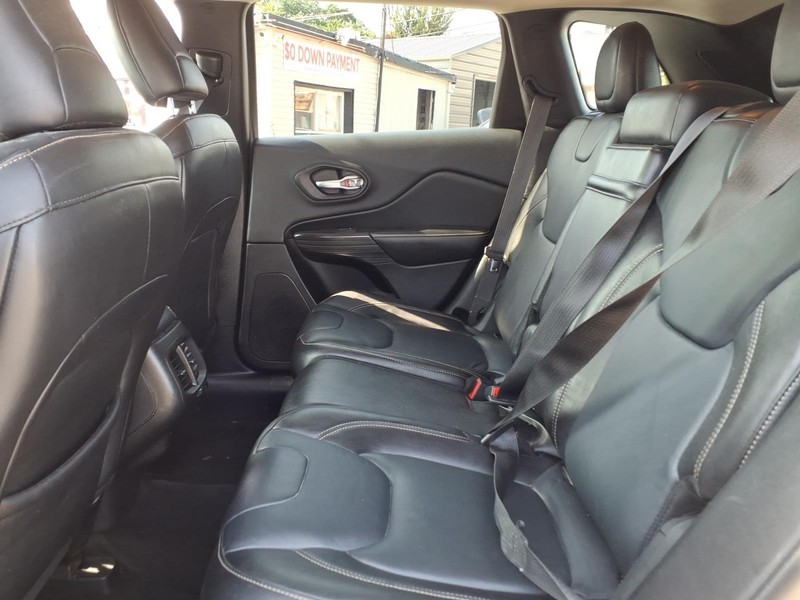 Jeep Cherokee Vehicle Full-screen Gallery Image 14
