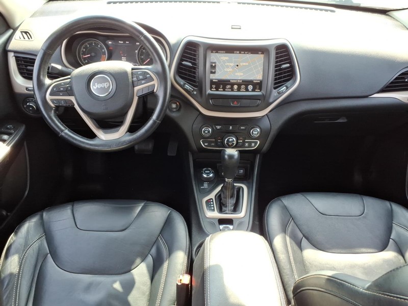 Jeep Cherokee Vehicle Full-screen Gallery Image 16