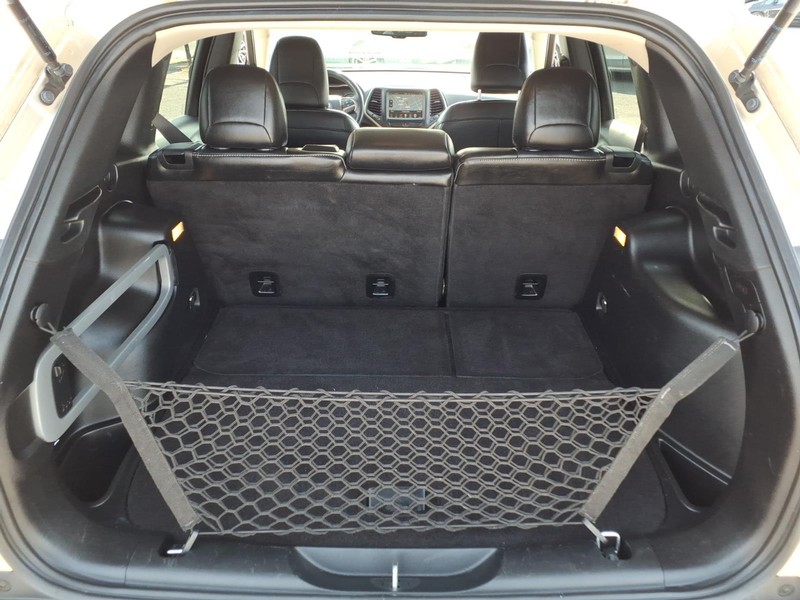 Jeep Cherokee Vehicle Full-screen Gallery Image 17