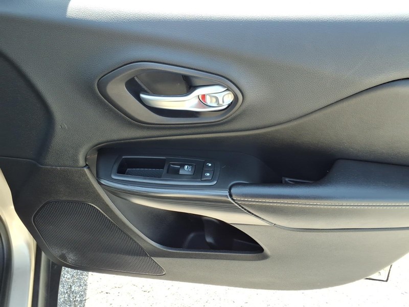 Jeep Cherokee Vehicle Full-screen Gallery Image 19