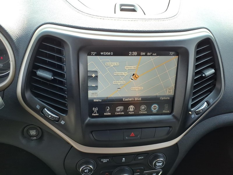 Jeep Cherokee Vehicle Full-screen Gallery Image 20