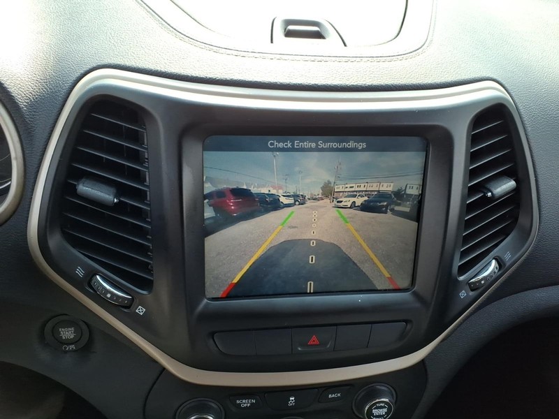 Jeep Cherokee Vehicle Full-screen Gallery Image 21