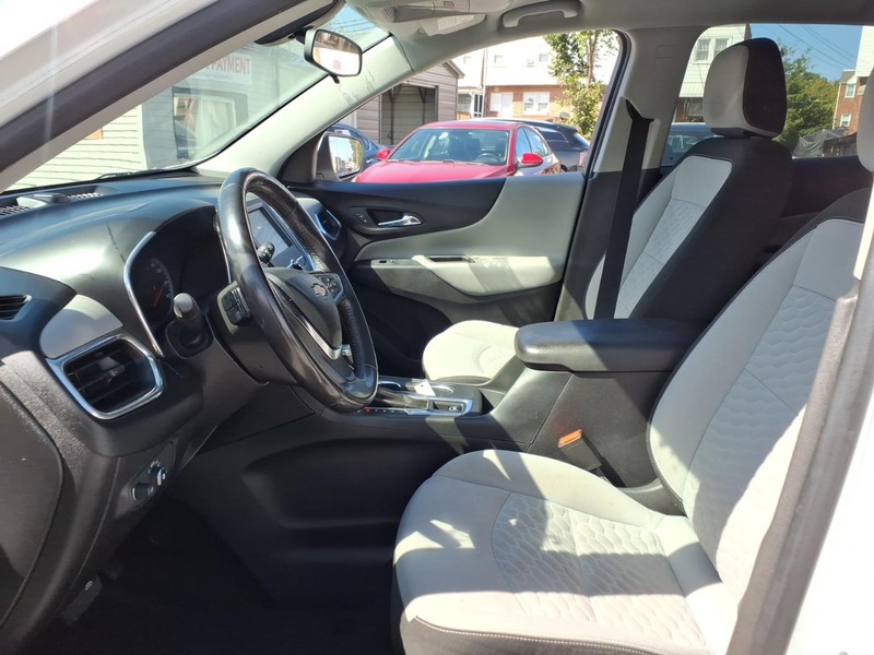 Chevrolet Equinox Vehicle Full-screen Gallery Image 08