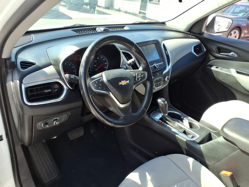Chevrolet Equinox Vehicle Full-screen Gallery Image 09