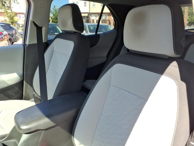 Chevrolet Equinox Vehicle Full-screen Gallery Image 10