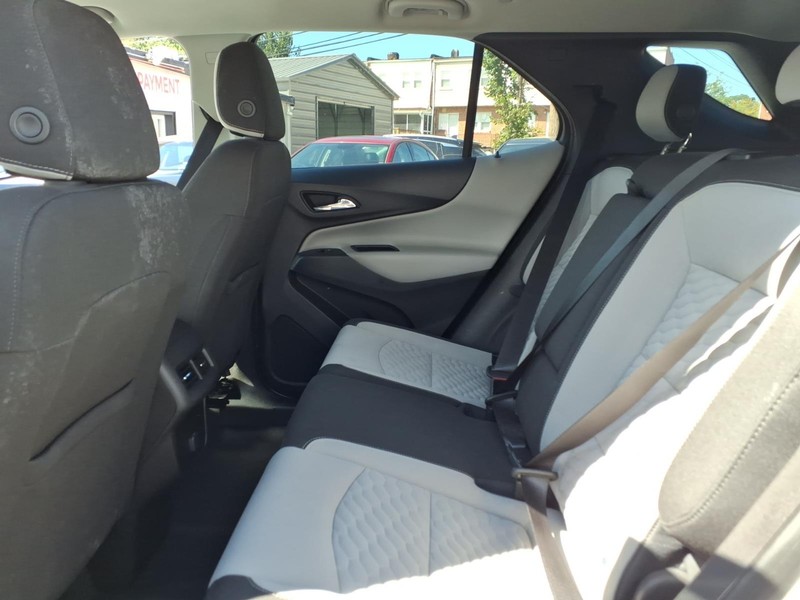 Chevrolet Equinox Vehicle Full-screen Gallery Image 12