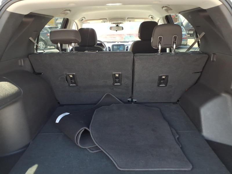 Chevrolet Equinox Vehicle Full-screen Gallery Image 13
